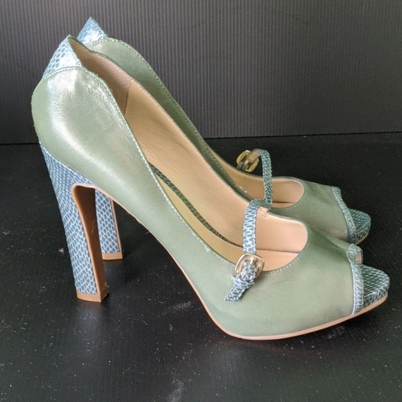 Shoes - Picture 2 of 4